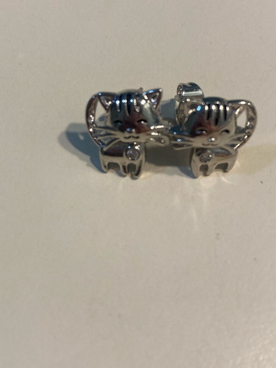 Jewelry - Cute silver plated kitty studs